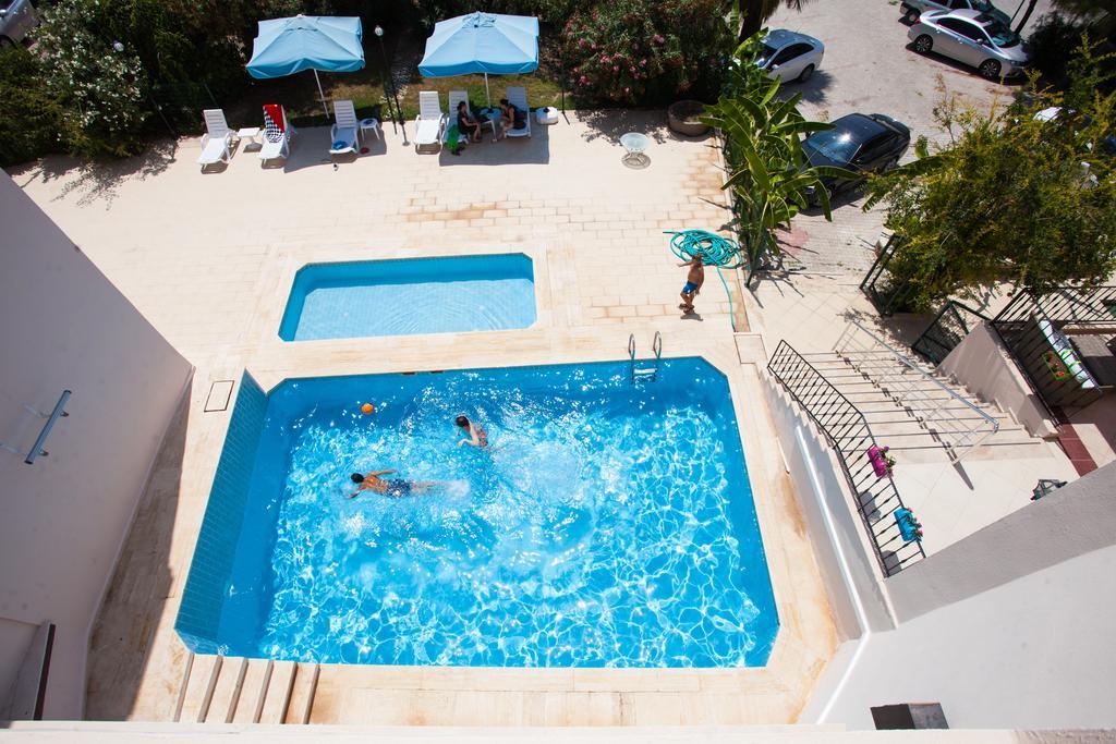 Yalcinkaya Apart Hotel Çeşme エクステリア 写真